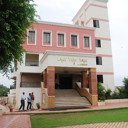 Hotel Lake View Satara Bagian luar foto