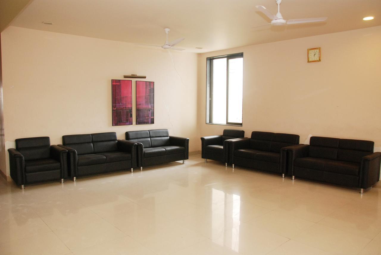 Hotel Lake View Satara Bagian luar foto