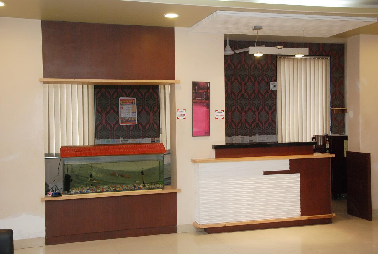 Hotel Lake View Satara Bagian luar foto