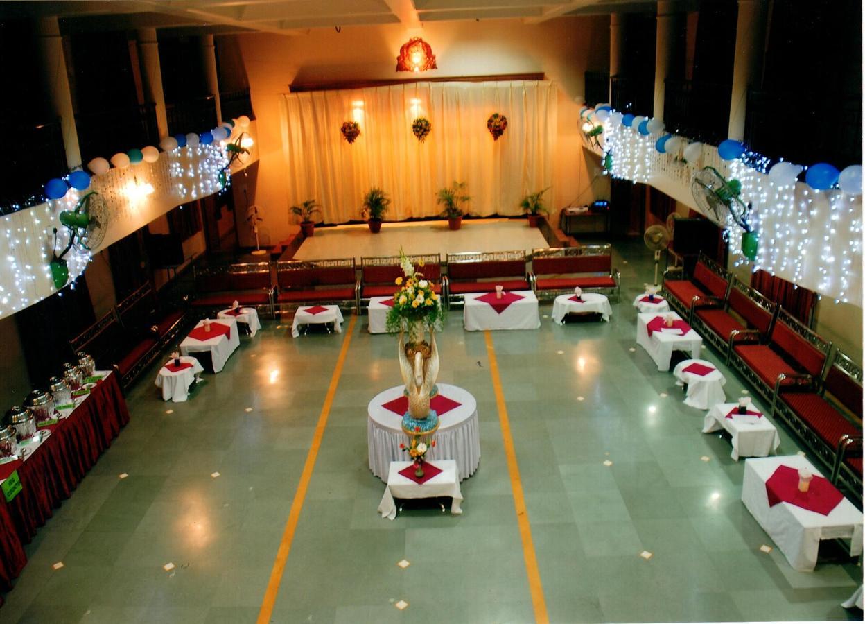 Hotel Lake View Satara Bagian luar foto