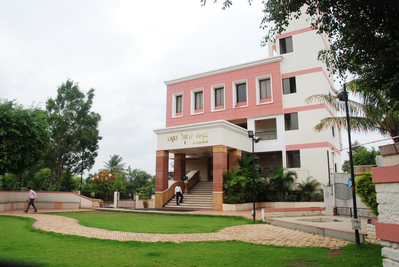 Hotel Lake View Satara Bagian luar foto