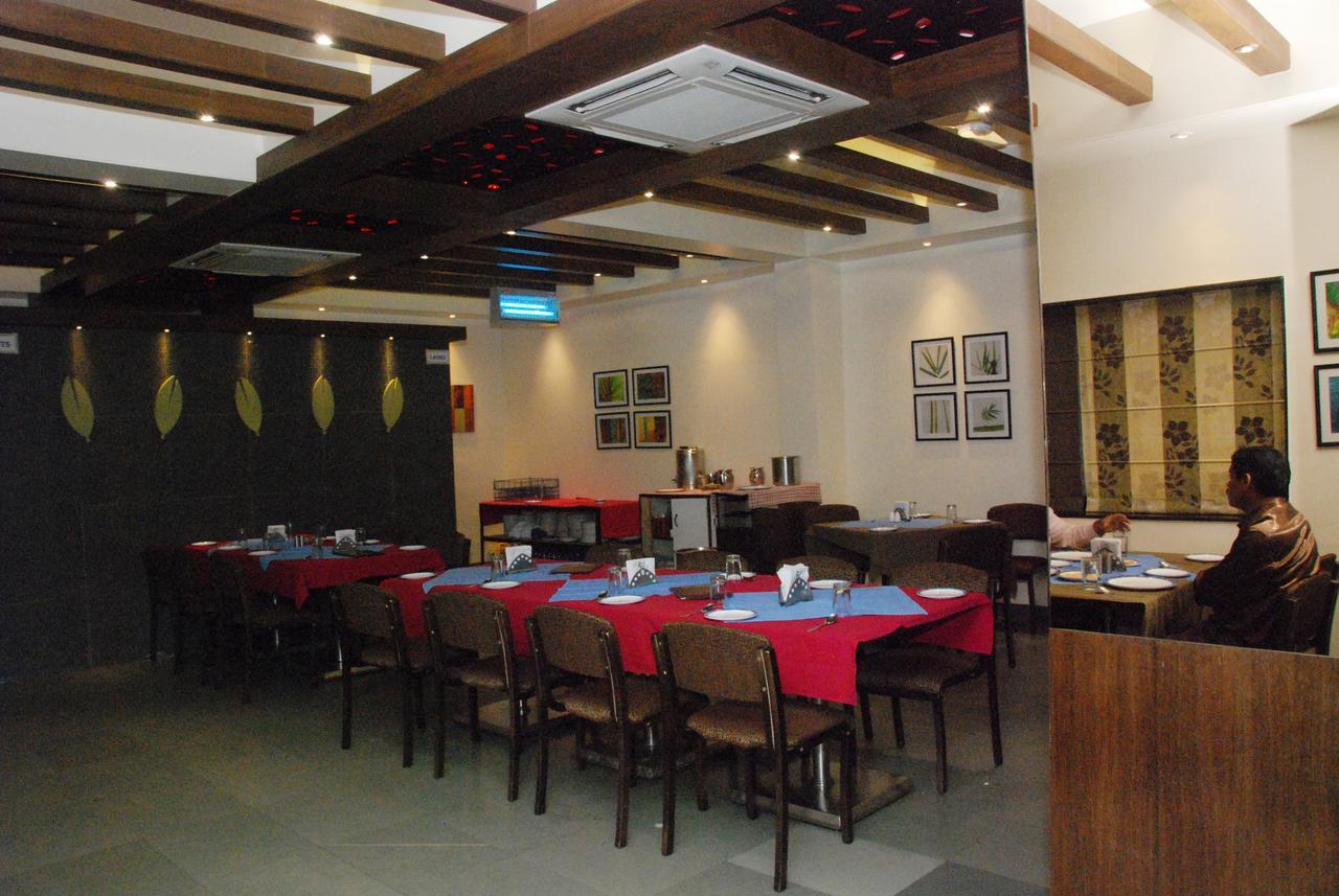 Hotel Lake View Satara Bagian luar foto